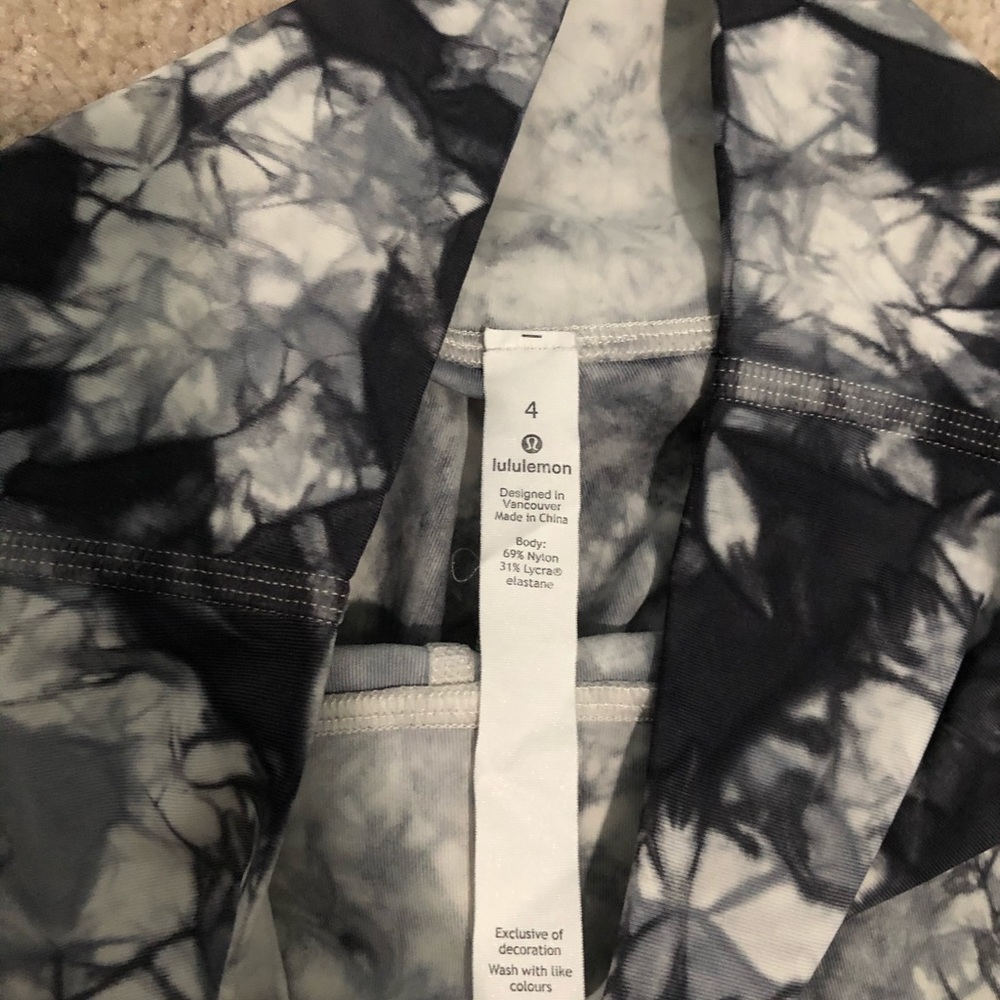 Lululemon Wunder Under 7/8 Black White Shibori Sz4 - Picture 2 of 6